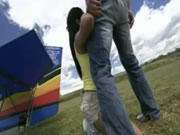 两個亞洲女孩在野外口爆