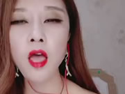 大奶蕩婦用力騎假陽具